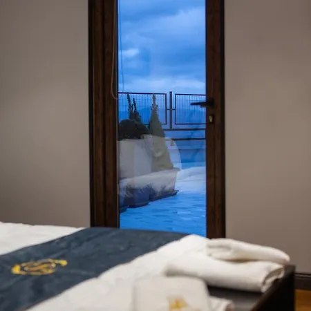 Terrace & Maison d'hôtes 3*